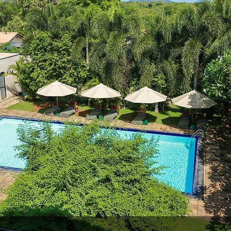 Hotel Lavendish Okrin à Kataragama Extérieur photo
