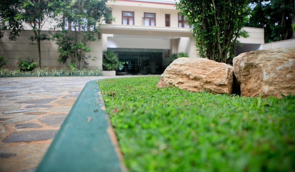 Hotel Lavendish Okrin à Kataragama Extérieur photo