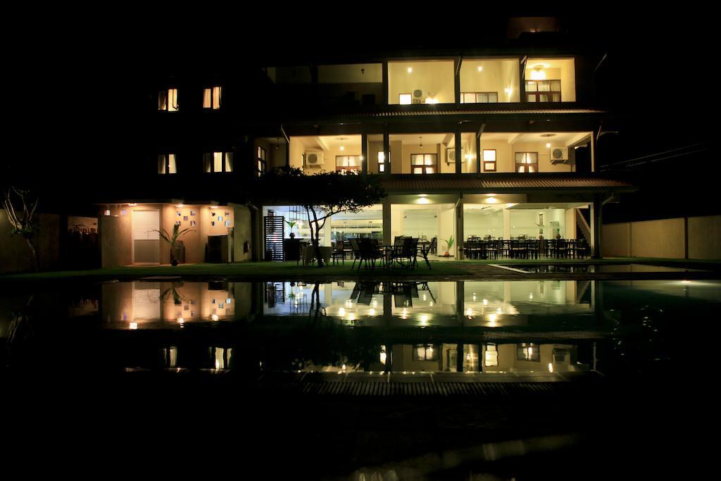 Hotel Lavendish Okrin à Kataragama Extérieur photo