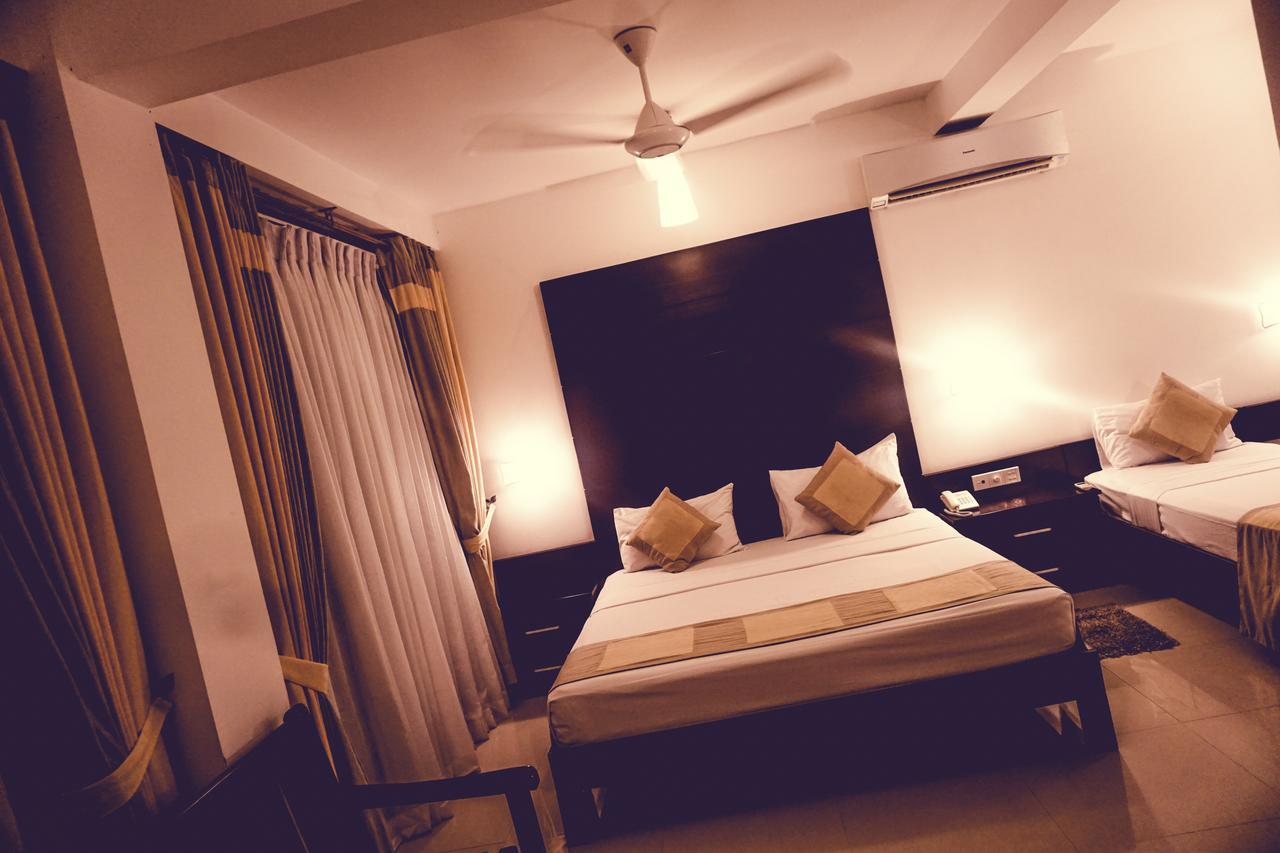 Hotel Lavendish Okrin à Kataragama Extérieur photo
