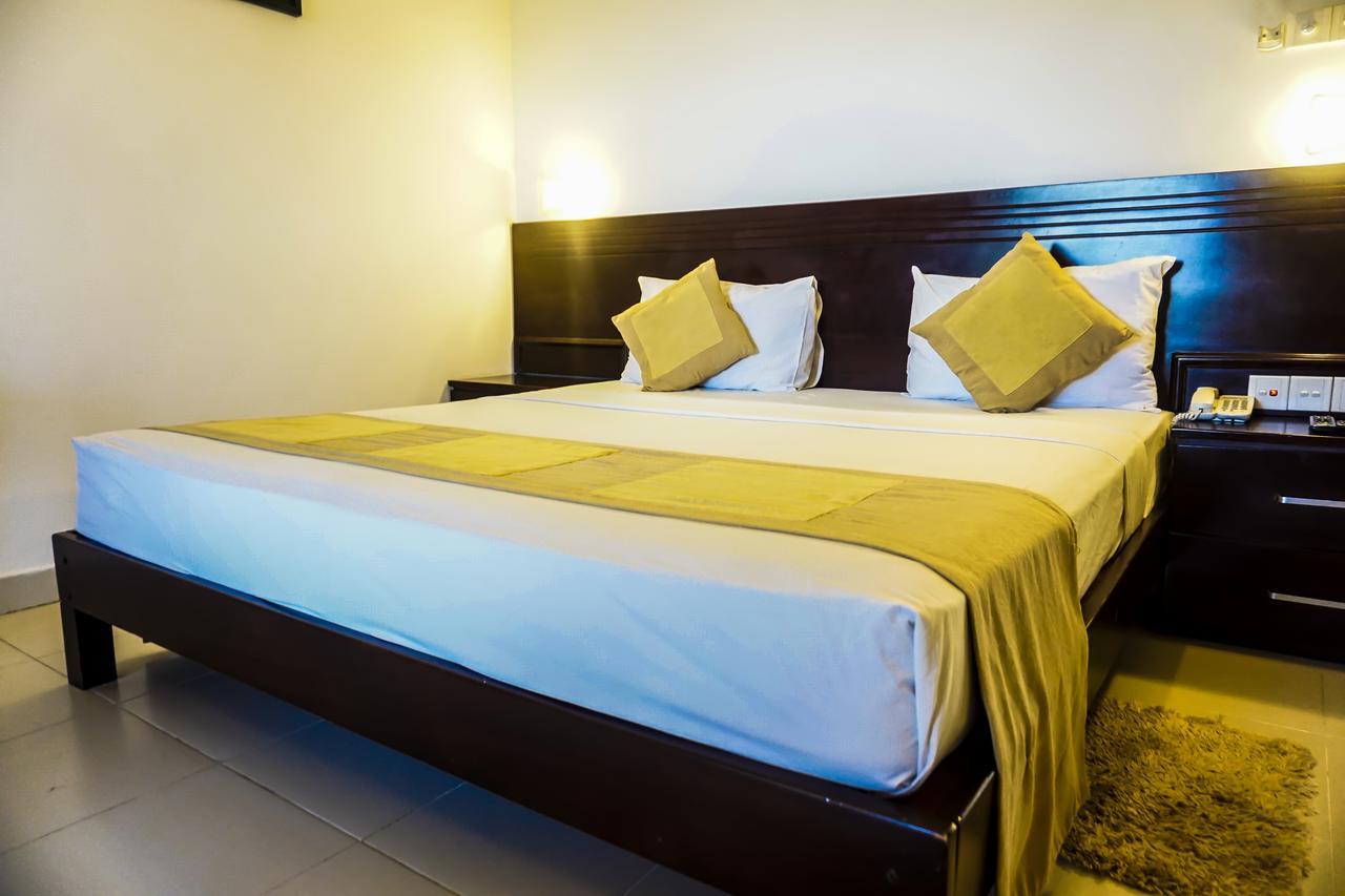 Hotel Lavendish Okrin à Kataragama Extérieur photo