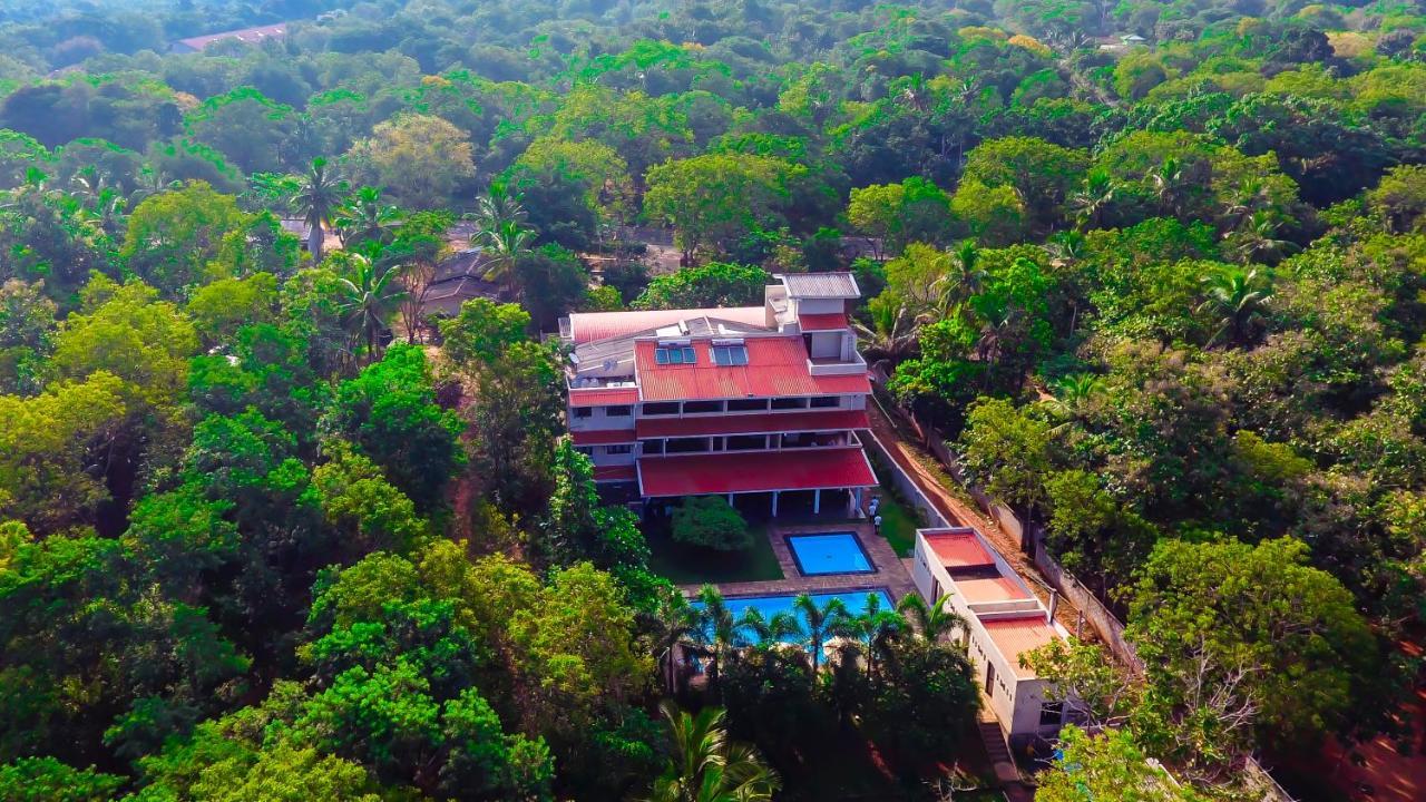 Hotel Lavendish Okrin à Kataragama Extérieur photo