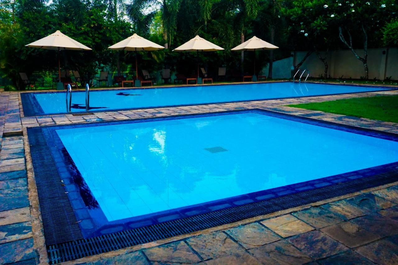 Hotel Lavendish Okrin à Kataragama Extérieur photo