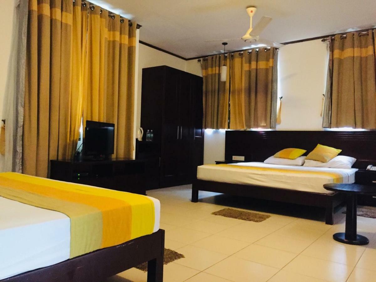 Hotel Lavendish Okrin à Kataragama Extérieur photo