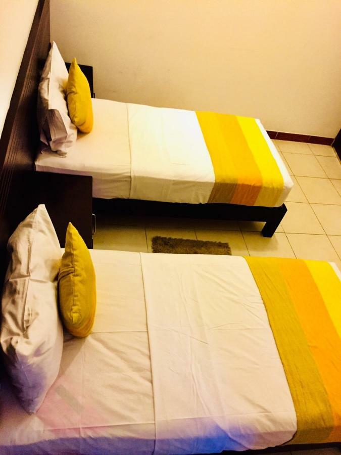 Hotel Lavendish Okrin à Kataragama Extérieur photo